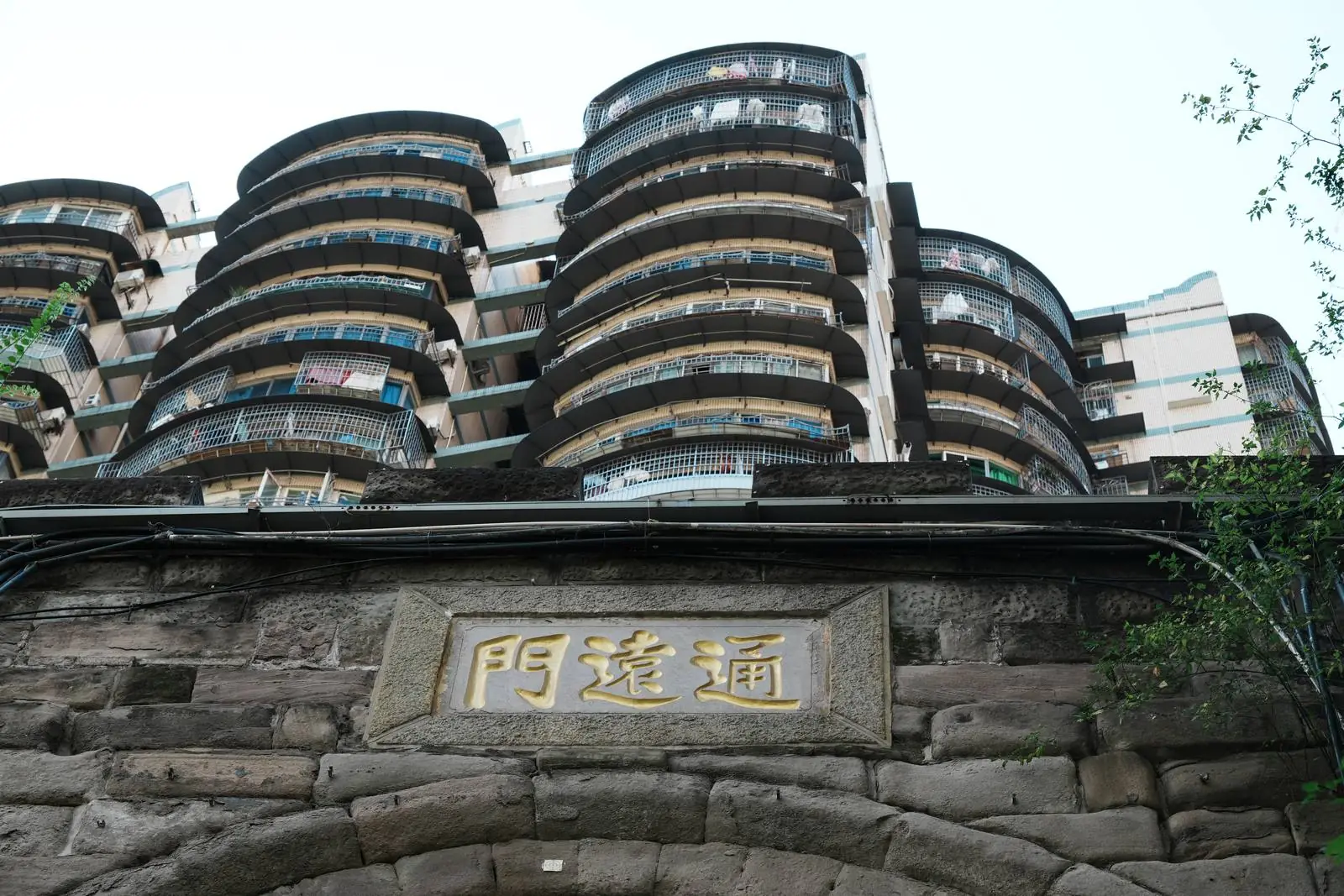 通远门城门与周边城市建筑